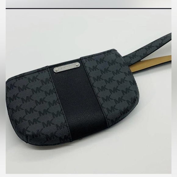 Michael Kors Belt Bag NWOT 🖤 - Picture 1 of 6